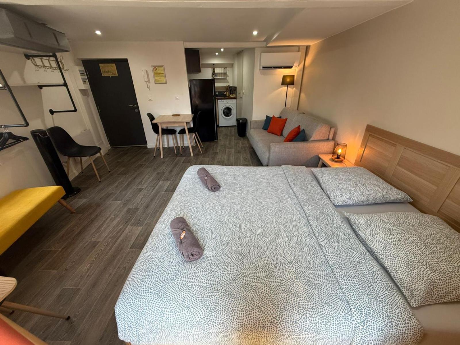 Jolis Au Coeur De Ferrand - Proche Jaude - Wifi Et Netflix Appartement *